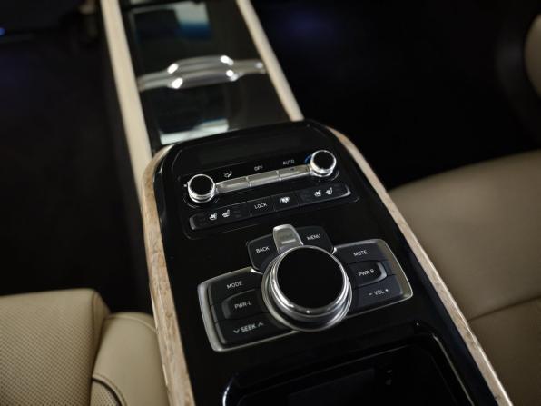 Genesis G90 I с пробегом 2018 года, цена 2 515 000 рублей, 175697 км, седан, Автокод Объявления