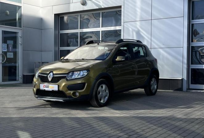 Renault Sandero II с пробегом 2015 года, цена 820 000 рублей, 177812 км, хэтчбек, Автокод Объявления