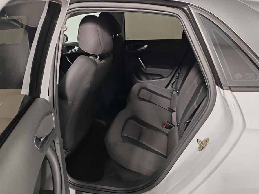 Audi A1 I (8X) Москва  - изображение 12