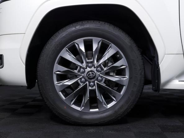 Toyota Land Cruiser 300 Series с пробегом 2023 года, цена 9 900 000 рублей, 77039 км, внедорожник, Автокод Объявления