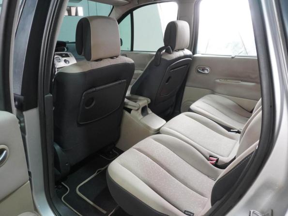 Renault Scenic II Рестайлинг с пробегом 2009 года, цена 549 000 рублей, 240170 км, компактвэн, Автокод Объявления