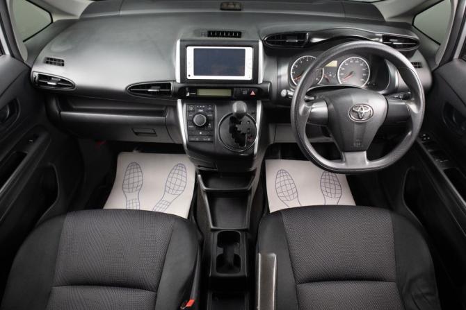 Toyota Wish II Рестайлинг с пробегом 2013 года, цена 1 529 000 рублей, 183042 км, минивэн, Автокод Объявления