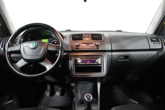 Skoda Fabia II Рестайлинг с пробегом 2010 года, цена 625 000 рублей, 141000 км, хэтчбек, Автокод Объявления