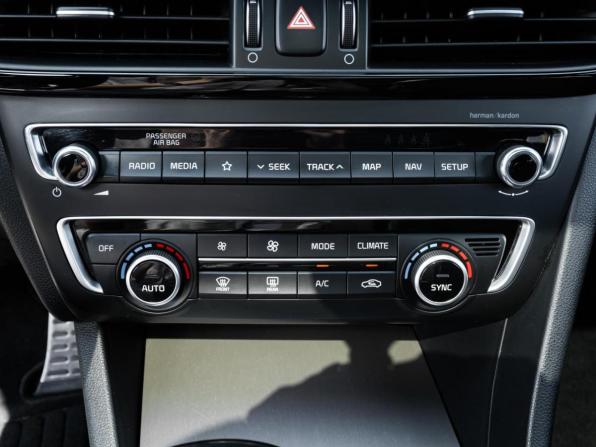 Kia Optima IV Рестайлинг с пробегом 2018 года, цена 1 989 000 рублей, 168883 км, седан, Автокод Объявления