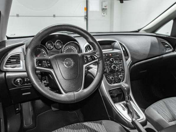 Opel Astra J Рестайлинг с пробегом 2013 года, цена 637 899 рублей, 217293 км, седан, Автокод Объявления