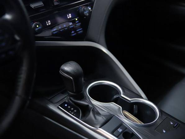 Toyota Camry VIII (XV70) Рестайлинг с пробегом 2021 года, цена 2 190 000 рублей, 279313 км, седан, Автокод Объявления