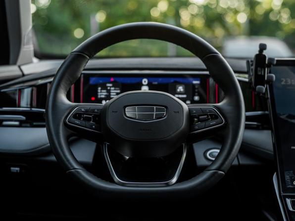 Geely Atlas II с пробегом 2024 года, цена 2 768 000 рублей, 27003 км, внедорожник, Автокод Объявления