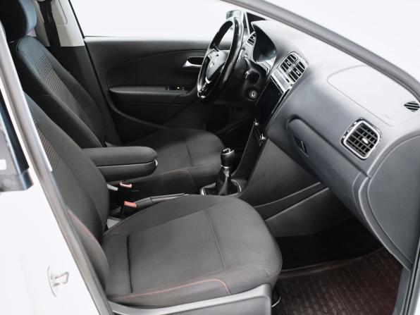 Volkswagen Polo V Рестайлинг с пробегом 2017 года, цена 728 000 рублей, 274558 км, седан, Автокод Объявления