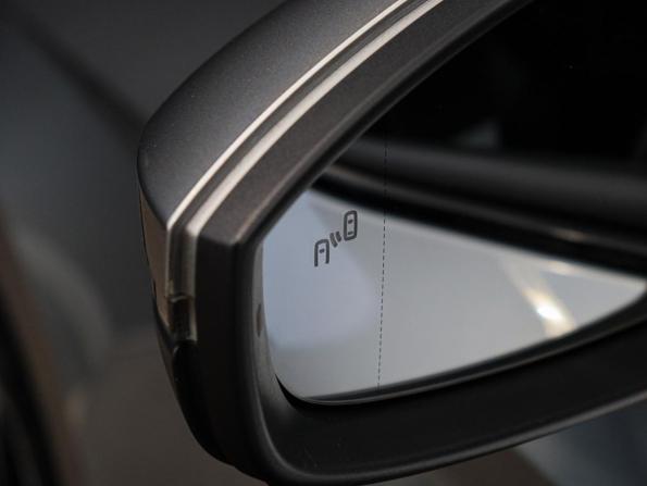 Skoda Superb III Рестайлинг с пробегом 2024 года, цена 3 690 000 рублей, 37160 км, лифтбек, Автокод Объявления