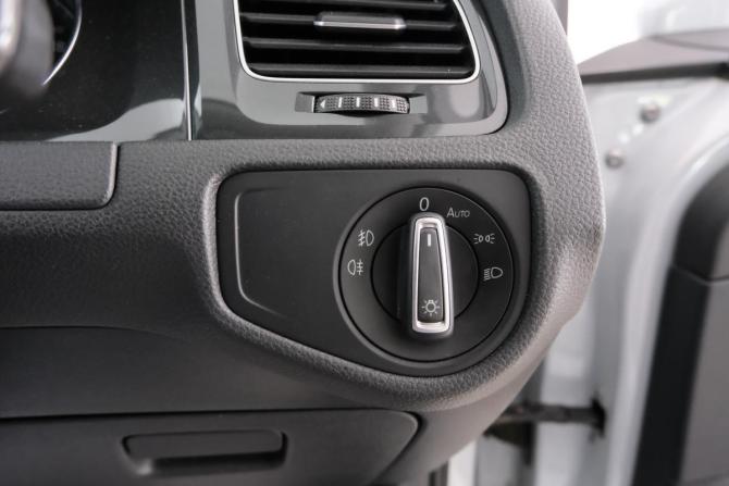 Volkswagen Golf VII Рестайлинг с пробегом 2018 года, цена 1 499 000 рублей, 40200 км, универсал, Автокод Объявления