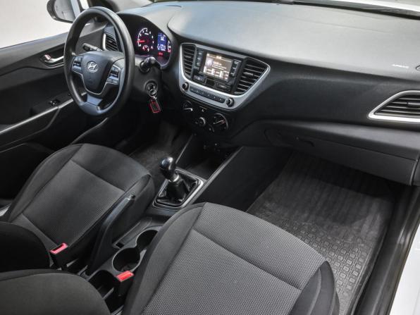 Hyundai Solaris II с пробегом 2017 года, цена 1 079 000 рублей, 152207 км, седан, Автокод Объявления