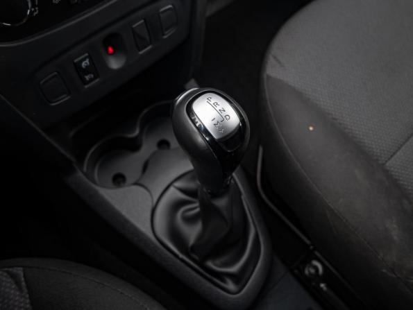 Renault Sandero II с пробегом 2018 года, цена 1 120 000 рублей, 112041 км, хэтчбек, Автокод Объявления