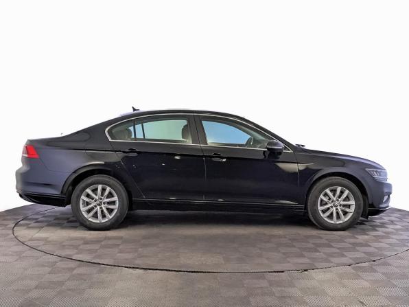 Volkswagen Passat B8 Рестайлинг с пробегом 2021 года, цена 2 210 000 рублей, 90268 км, седан, Автокод Объявления