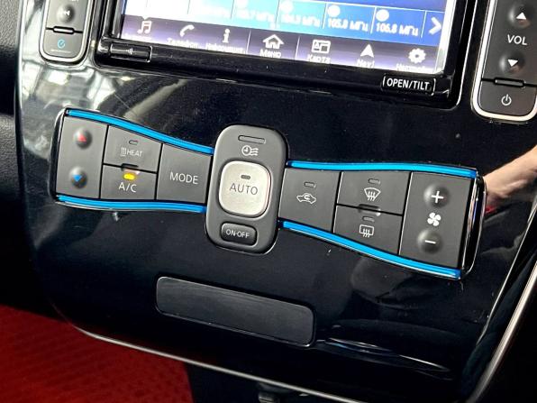 Nissan Leaf I (ZE0/AZE0) с пробегом 2016 года, цена 1 020 000 рублей, 56000 км, хэтчбек, Автокод Объявления