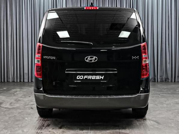 Hyundai H-1 II Рестайлинг 2 с пробегом 2018 года, цена 2 884 000 рублей, 116515 км, минивэн, Автокод Объявления