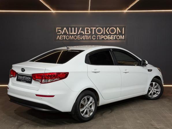 Kia Rio III Рестайлинг с пробегом 2015 года, цена 1 049 000 рублей, 136471 км, седан, Автокод Объявления