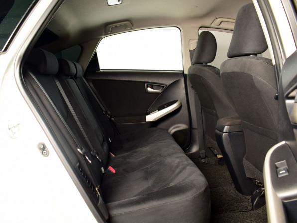 Toyota Prius III Рестайлинг (XW30) с пробегом 2015 года, цена 1 230 999 рублей, 171039 км, лифтбек, Автокод Объявления