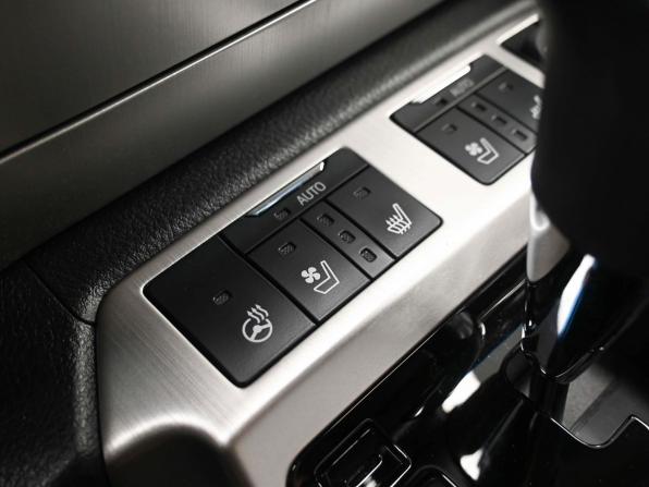 Toyota Land Cruiser 200 Series Рестайлинг 2 с пробегом 2020 года, цена 7 949 000 рублей, 55382 км, внедорожник, Автокод Объявления
