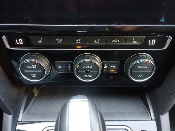 Volkswagen Passat B8 Рестайлинг с пробегом 2020 года, цена 2 359 000 рублей, 140285 км, седан, Автокод Объявления