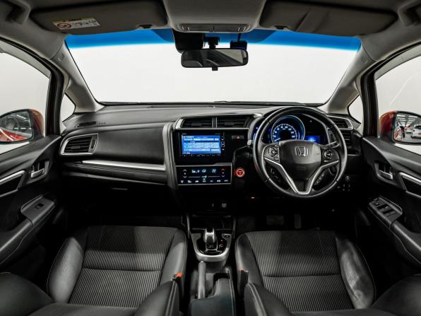 Honda Fit III Рестайлинг с пробегом 2018 года, цена 1 250 000 рублей, 85600 км, хэтчбек, Автокод Объявления