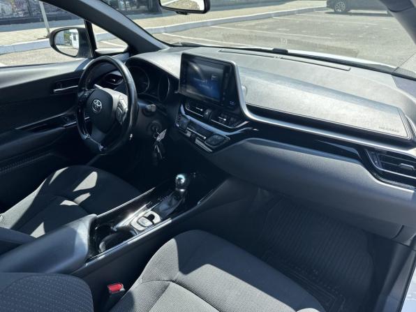 Toyota C-HR I с пробегом 2018 года, цена 1 940 000 рублей, 135991 км, внедорожник, Автокод Объявления