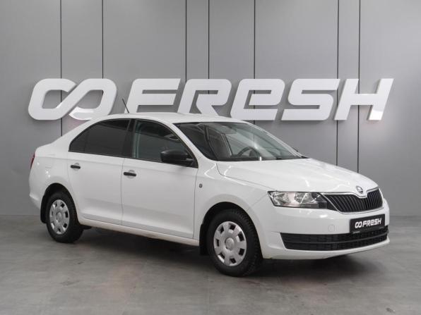 Skoda Rapid I с пробегом 2015 года, цена 1 060 000 рублей, 44348 км, лифтбек, Автокод Объявления