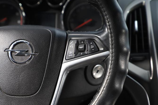 Opel Astra J с пробегом 2011 года, цена 729 000 рублей, 200000 км, хэтчбек, Автокод Объявления