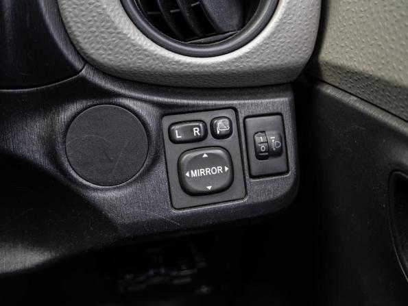 Toyota Vitz III (XP130) с пробегом 2012 года, цена 895 000 рублей, 77212 км, хэтчбек, Автокод Объявления