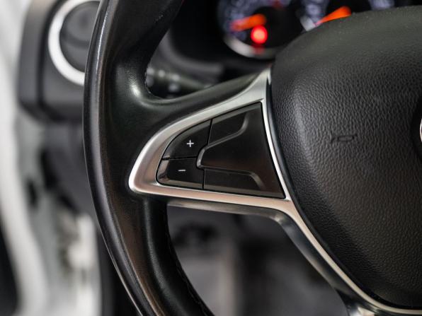 Renault Sandero II Рестайлинг с пробегом 2018 года, цена 975 000 рублей, 123976 км, хэтчбек, Автокод Объявления