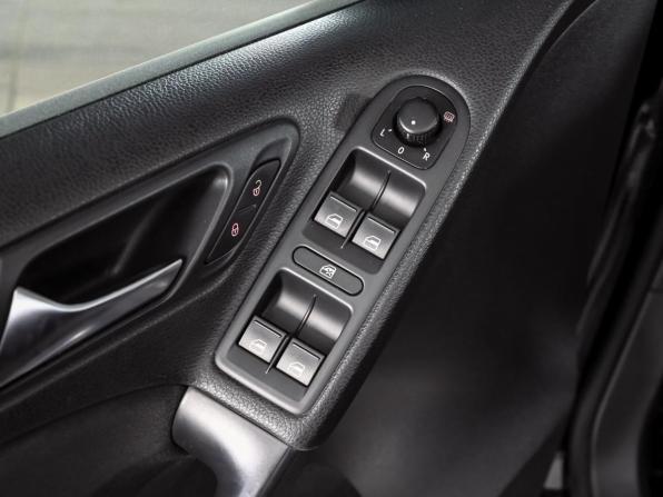 Volkswagen Golf VI с пробегом 2012 года, цена 970 000 рублей, 132911 км, хэтчбек, Автокод Объявления