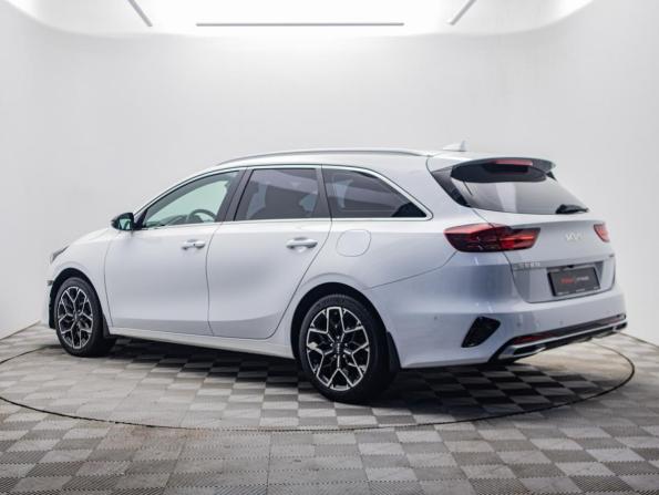 Kia Ceed III Рестайлинг с пробегом 2021 года, цена 2 424 000 рублей, 52657 км, универсал, Автокод Объявления