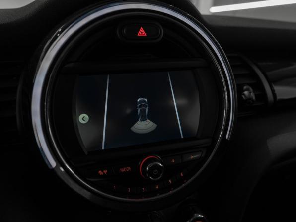 Mini Hatch III (F55/F56) Рестайлинг с пробегом 2018 года, цена 1 845 000 рублей, 92652 км, хэтчбек, Автокод Объявления