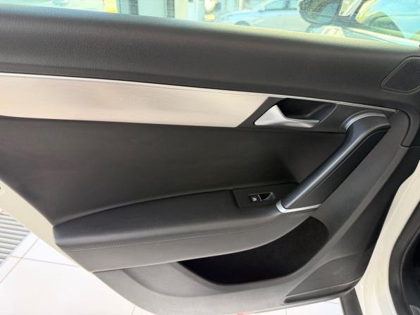 Volkswagen Passat B7 с пробегом 2012 года, цена 1 300 000 рублей, 355211 км, универсал, Автокод Объявления