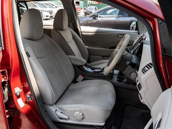 Nissan Leaf I (ZE0/AZE0) с пробегом 2011 года, цена 1 000 000 рублей, 136884 км, хэтчбек, Автокод Объявления