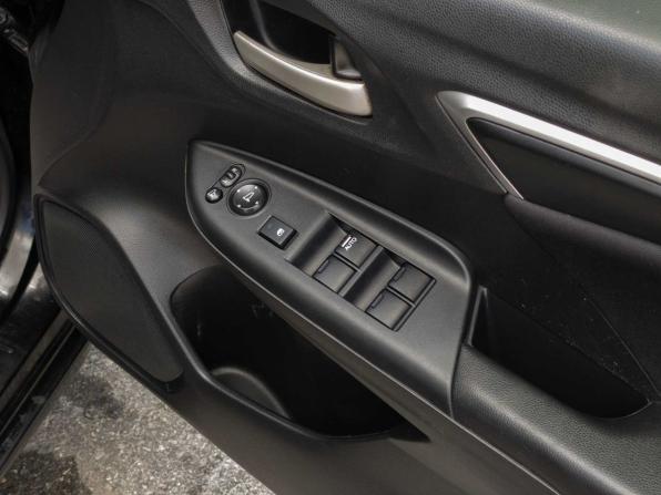 Honda Fit III с пробегом 2014 года, цена 950 000 рублей, 232680 км, хэтчбек, Автокод Объявления