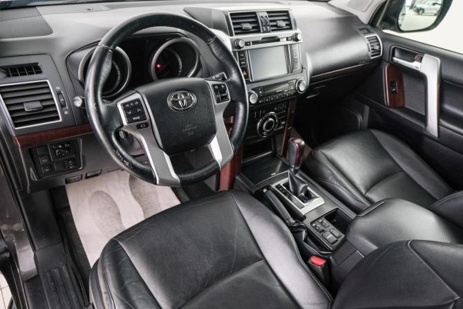 Toyota Land Cruiser Prado 150 Series Рестайлинг 1 с пробегом 2013 года, цена 3 799 000 рублей, 231000 км, внедорожник, Автокод Объявления