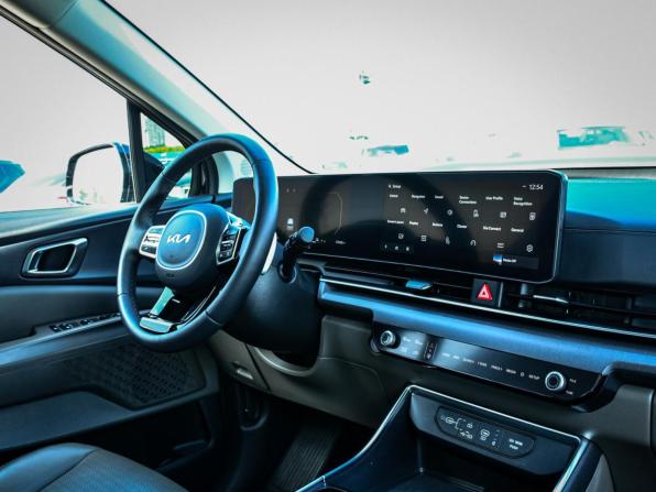 Kia Carnival IV Рестайлинг с пробегом 2024 года, цена 5 580 000 рублей, 17428 км, минивэн, Автокод Объявления