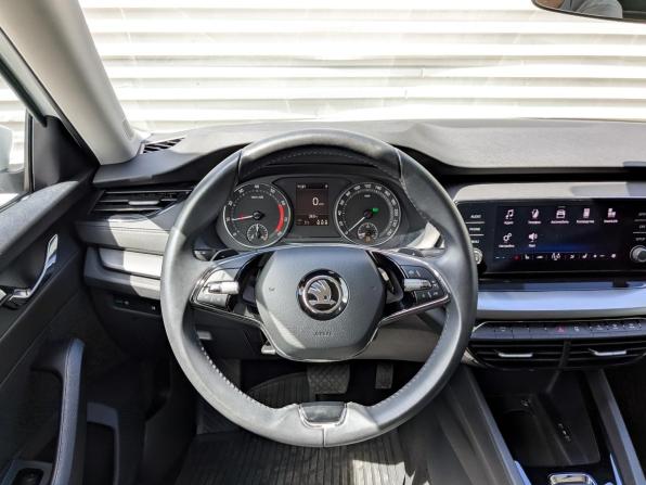 Skoda Octavia IV (A8) с пробегом 2021 года, цена 2 355 000 рублей, 43099 км, лифтбек, Автокод Объявления