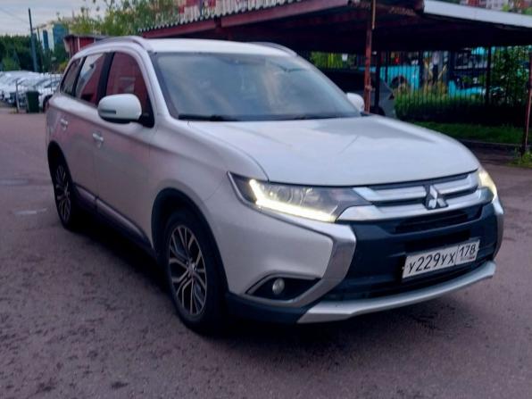 Mitsubishi Outlander III Рестайлинг 2 с пробегом 2016 года, цена 1 699 000 рублей, 193940 км, внедорожник, Автокод Объявления