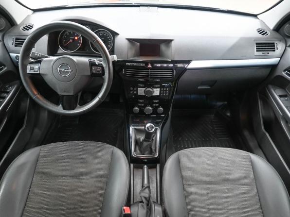 Opel Astra H Рестайлинг с пробегом 2011 года, цена 699 900 рублей, 130000 км, седан, Автокод Объявления