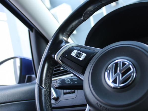 Volkswagen Polo V Рестайлинг с пробегом 2018 года, цена 1 359 000 рублей, 54332 км, седан, Автокод Объявления