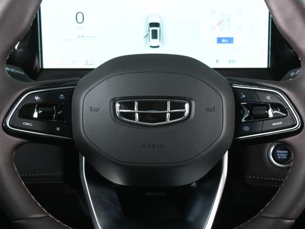 Geely Monjaro I Рестайлинг 2 с пробегом 2026 года, цена 4 299 000 рублей, 38 км, внедорожник, Автокод Объявления