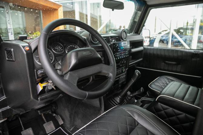 Land Rover Defender I Рестайлинг с пробегом 2008 года, цена 1 793 000 рублей, 131000 км, внедорожник, Автокод Объявления