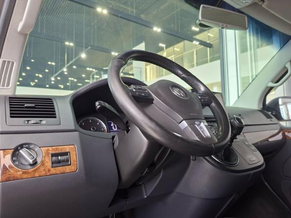 Volkswagen Multivan T5 Рестайлинг с пробегом 2012 года, цена 1 717 000 рублей, 421549 км, минивэн, Автокод Объявления