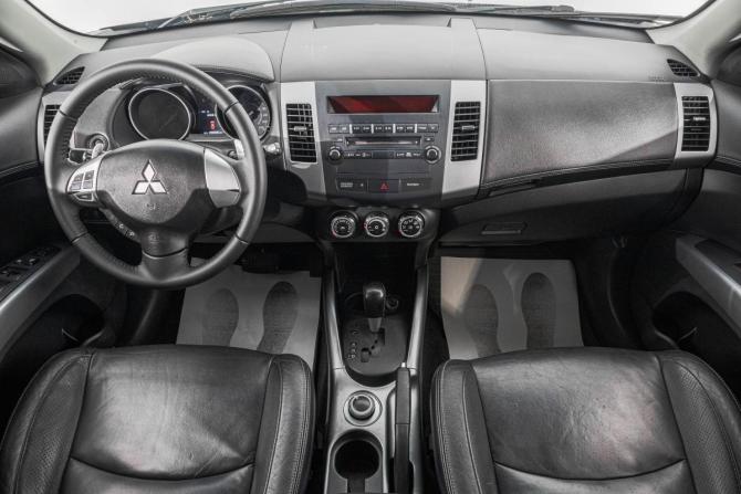 Mitsubishi Outlander II Рестайлинг с пробегом 2011 года, цена 1 249 000 рублей, 296200 км, внедорожник, Автокод Объявления