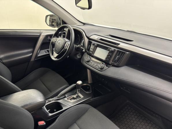 Toyota RAV4 IV (XA40) Рестайлинг с пробегом 2016 года, цена 2 389 000 рублей, 107421 км, внедорожник, Автокод Объявления