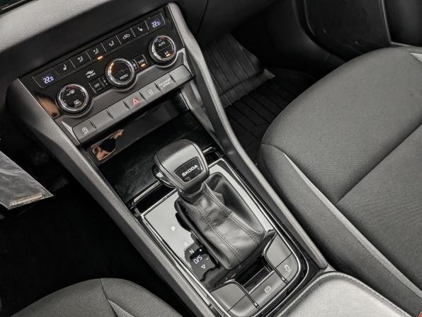 Skoda Karoq I с пробегом 2021 года, цена 2 225 000 рублей, 119381 км, внедорожник, Автокод Объявления