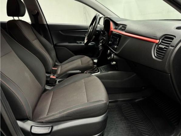 Kia Rio IV Рестайлинг с пробегом 2021 года, цена 1 550 000 рублей, 46180 км, хэтчбек, Автокод Объявления