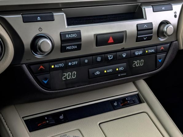 Lexus ES VI Рестайлинг с пробегом 2016 года, цена 2 820 000 рублей, 63533 км, седан, Автокод Объявления