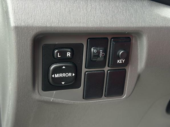 Toyota Prius III (XW30) с пробегом 2011 года, цена 930 000 рублей, 186916 км, лифтбек, Автокод Объявления